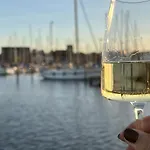 Hotel na wodzie Hausboot Mit Motorboot
