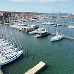 Úszó hotel Hausboot Mit Motorboot *