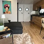 Hotel na wodzie Hausboot Mit Motorboot *