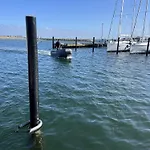 Hotel na wodzie Hausboot Mit Motorboot *