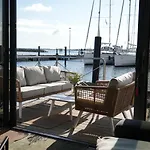 Hausboot Mit Motorboot Hotel na wodzie Heiligenhafen