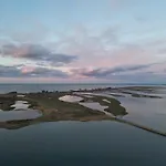 Hausboot Mit Motorboot Ботель *