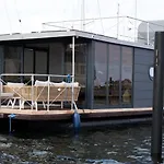 Ботель Hausboot Mit Motorboot Хайлигенхафен