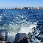 Ботель Hausboot Mit Motorboot