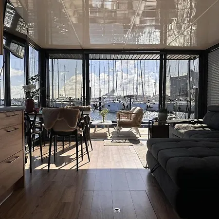 Hotel na wodzie Hausboot Mit Motorboot Heiligenhafen