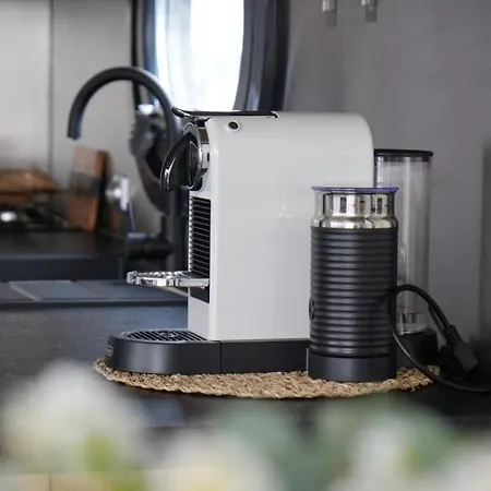 Hotel na wodzie Hausboot Mit Motorboot *