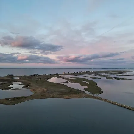 Hausboot Mit Motorboot Hotel na wodzie