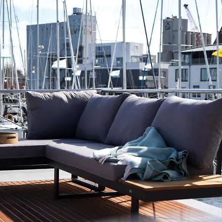 Hausboot Mit Motorboot *