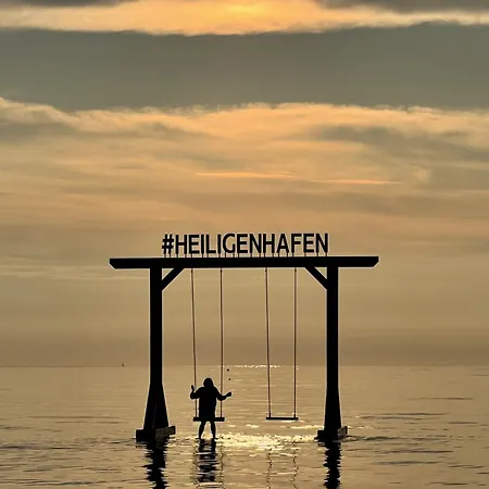 船上ホテル Hausboot Mit Motorboot ハイリゲンハーフェン