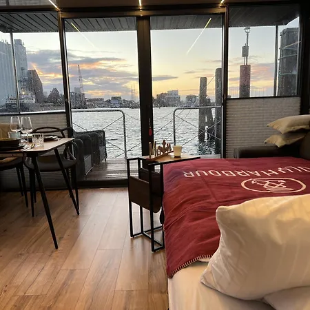 Bådhotel Hausboot Mit Motorboot Heiligenhafen