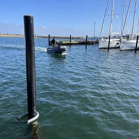 Hotel na wodzie Hausboot Mit Motorboot *