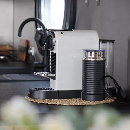 Botel Hausboot Mit Motorboot Heiligenhafen