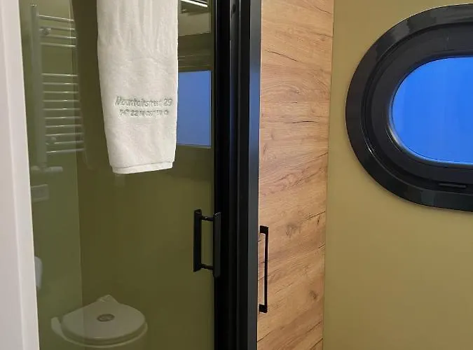 Botel Hausboot Mit Motorboot Heiligenhafen