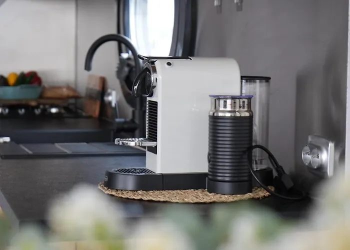 Botel Hausboot Mit Motorboot *