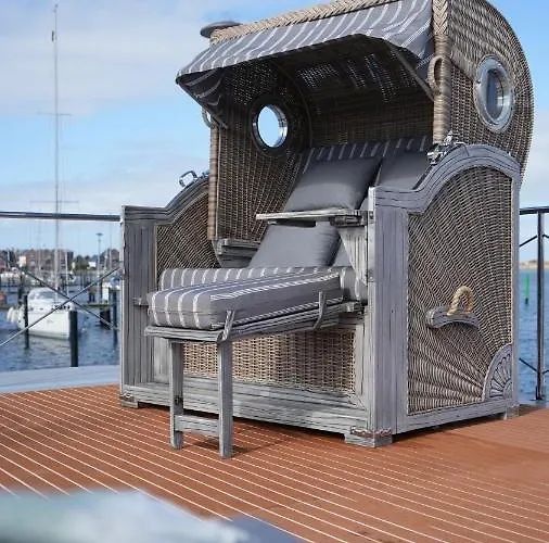 Hausboot Mit Motorboot *