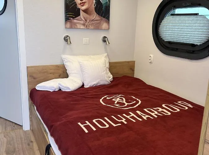 Hausboot Mit Motorboot *