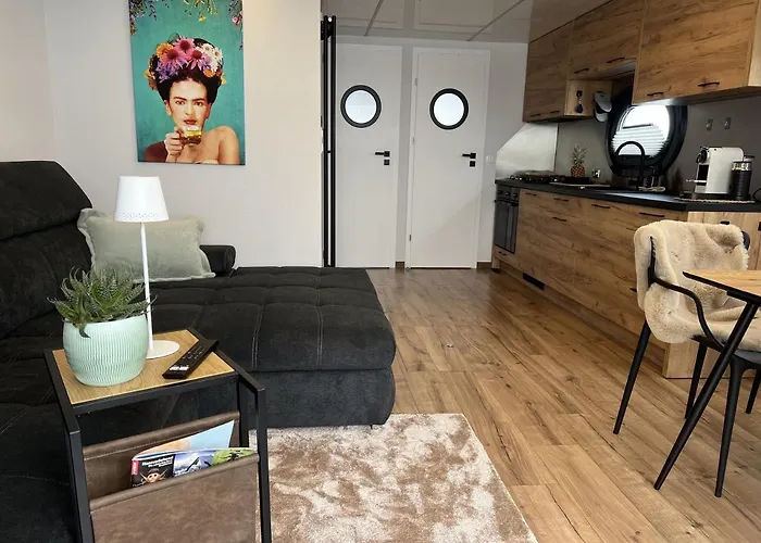 Hotel na wodzie Hausboot Mit Motorboot *