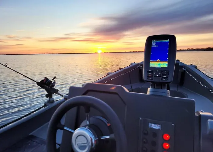 Hausboot Mit Motorboot *