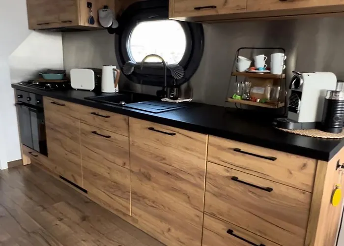 Hausboot Mit Motorboot Heiligenhafen