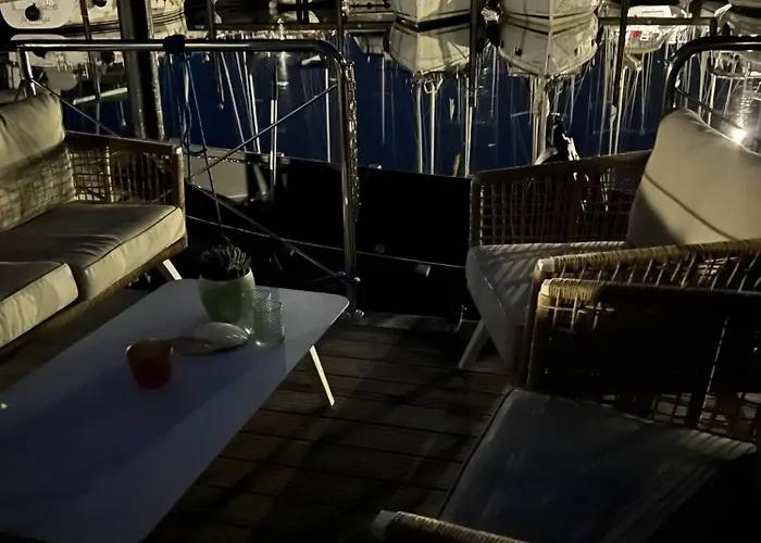 Botel Hausboot Mit Motorboot