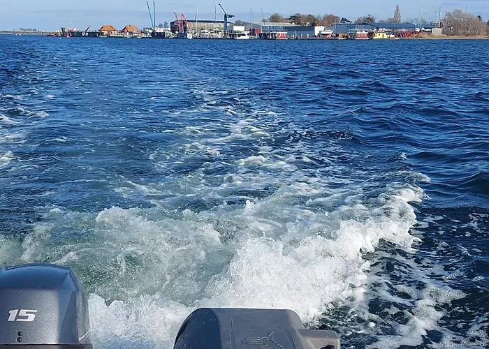 Hausboot Mit Motorboot *