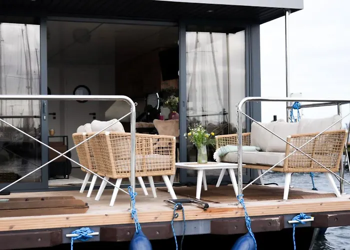 Hausboot Mit Motorboot Botel