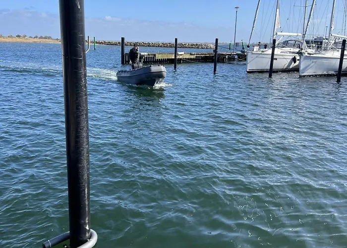 Botel Hausboot Mit Motorboot *